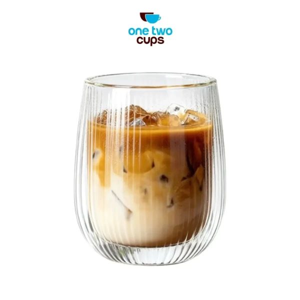 ginee_20260930144647676_6260539390.jpeg One Two Cups Gelas Kaca Aesthetic Kopi Double Wall Glass 250 ml - KT015 - Motif Fine Stripe